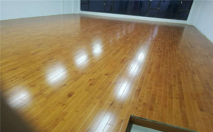 專業(yè)的體育館實(shí)木地板怎么翻新