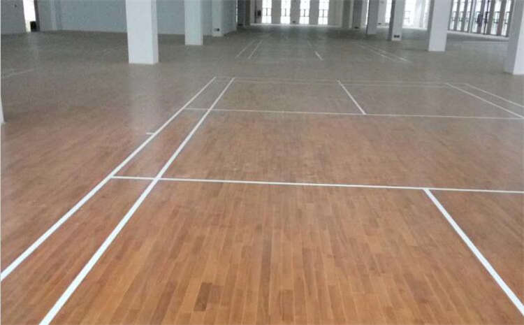 五角楓風(fēng)雨操場運(yùn)動地板市場價(jià)格表
