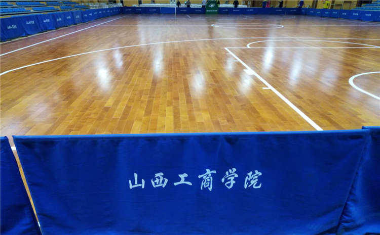 橡膠木籃球場(chǎng)木地板怎么翻新