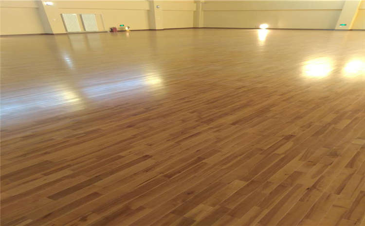 22厚排球館木地板雙層龍骨結(jié)構(gòu)