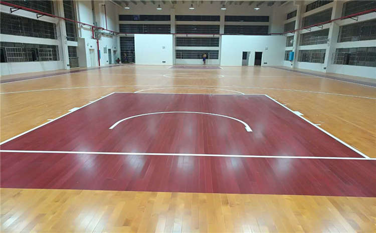 俄勒岡松體育館實(shí)木地板怎么翻新?