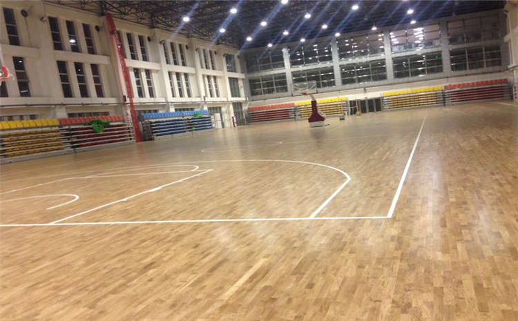 楓木風(fēng)雨操場運動地板怎么翻新?