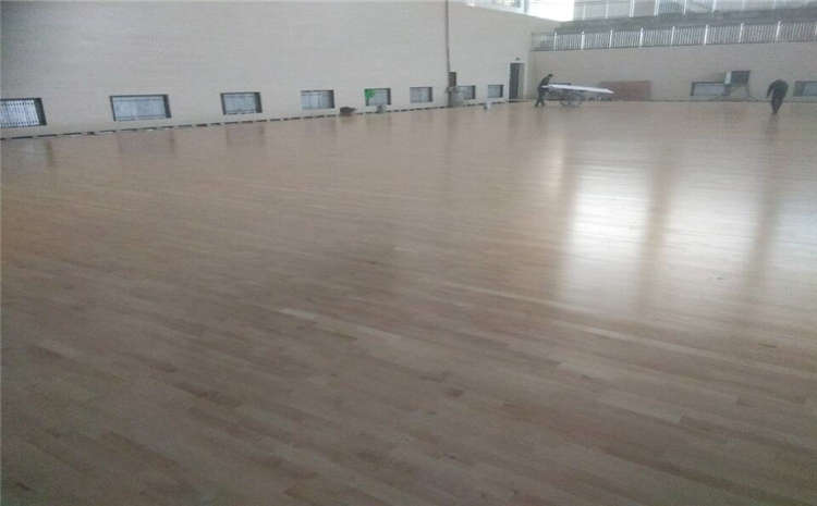 22厚籃球場地木地板怎么翻新?