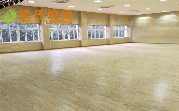 上海豐莊西路綠地小學舞臺木地板案例