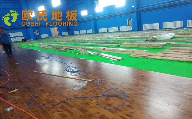 烏魯木齊北京北路東風(fēng)花苑小區(qū)個人羽毛球館木地板項目—?dú)W氏實(shí)木運(yùn)動地板