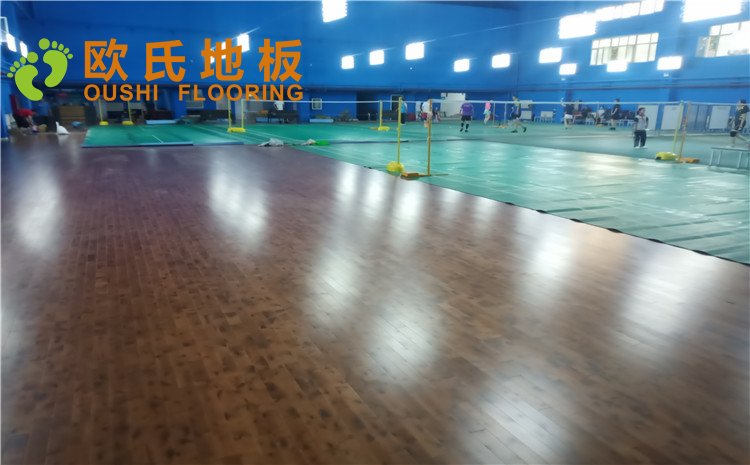 烏魯木齊北京北路東風(fēng)花苑小區(qū)個人羽毛球館木地板項目—?dú)W氏實(shí)木運(yùn)動地板