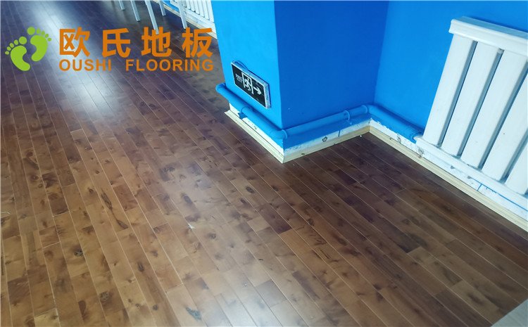 烏魯木齊北京北路東風(fēng)花苑小區(qū)個人羽毛球館木地板項目—?dú)W氏實(shí)木運(yùn)動地板